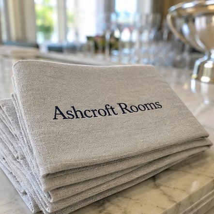 Customized dinner napkins for hotels and banqueting
